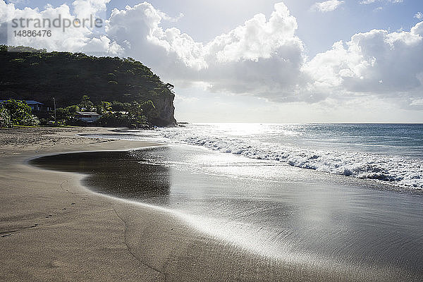 Britisches Übersee-Territorium  Montserrat  Vulkansandstrand