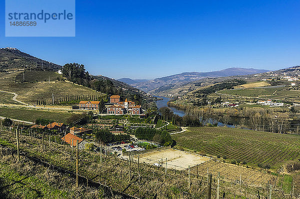 Portugal  Douro-Tal mit Douro-Fluss