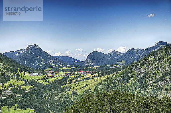 Deutschland  Bayern  Oberallgäu  Blick vom Imberger Horn auf das Oberjoch  Bad Hindelang