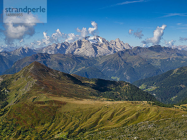 Italien  Venetien  Dolomiten  Giau-Pass  Marmolada vom Gipfel des Monte Gusela