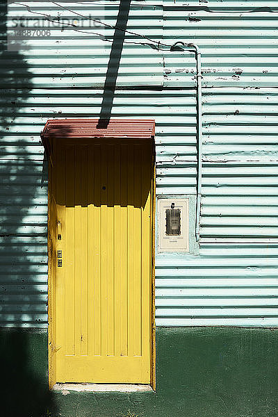 Argentinien  Buenos Aires  La Boca  Bunte Hausfassade in Grün und Gelb