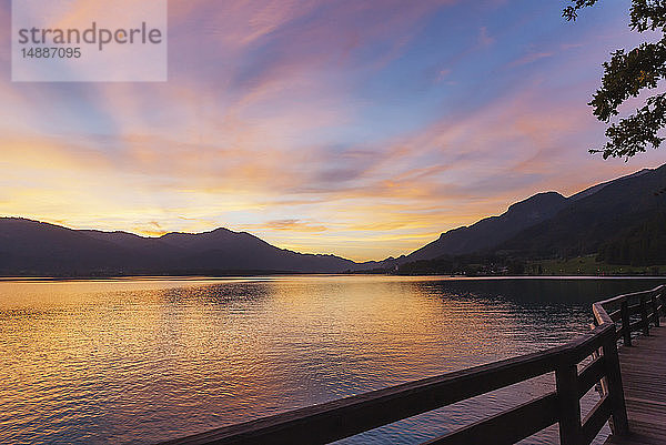 Österreich  Alpen  Salzburg  Salzkammergut  Salzburger Land  Sonnenuntergang am Wolfgangsee