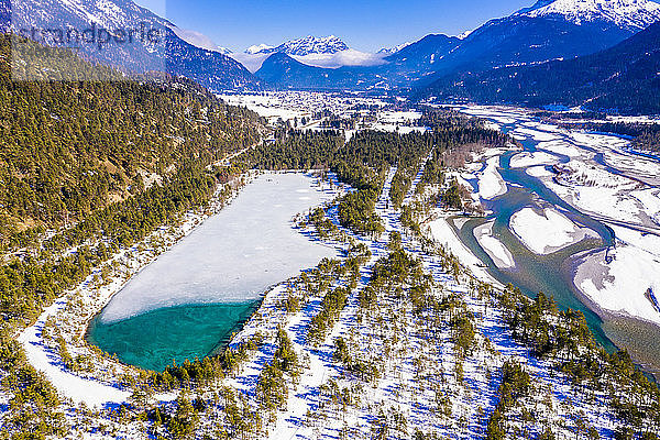 Österreich  Tirol  Lechtal  Lechfluss im Winter  Luftbild