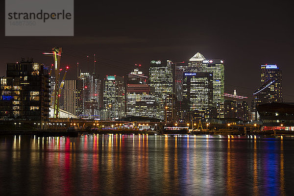 Vereinigtes Königreich  England  London  Docklands  Canary Wharf  Themse bei Nacht