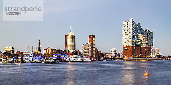 Deutschland  Hamburg  Elbphilharmonie und HafenCity
