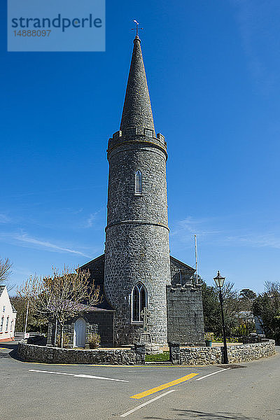 Vereinigtes Königreich  Kanalinseln  Guernsey  Steinkirche in Torteval