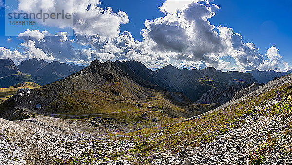 Italien  Venetien  Dolomiten  San-Pellegrino-Pass  Berghütte Paradiso