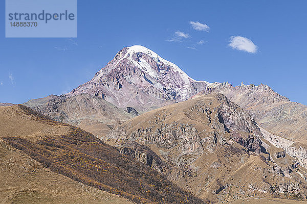 Georgien  Großkaukasus  Stepantsminda  Blick auf den Berg Kasbek