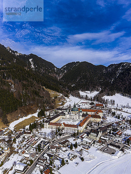 Deutschland  Bayern  Garmisch Partenkichen  Oberammergau  Ettal  Benediktinerabtei  Kloster Ettal im Winter