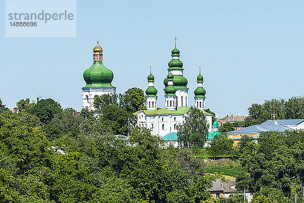 Blick über das Dreifaltigkeitskloster  Tschernihiv  Ukraine