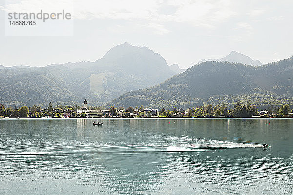 Österreich  Alpen  Salzburg  Salzkammergut  Salzburger Land  Wolfgangsee  Blick Richtung Strobl