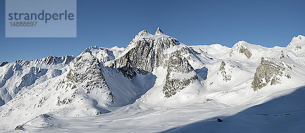 Schweiz  Grosser St. Bernhard-Pass  Pain de Sucre  Mont Fourchon  Winterlandschaft in den Bergen