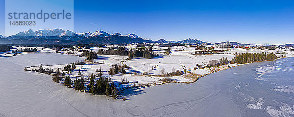 Deutschland  Bayern  Allgäuer Alpen  Hopfensee im Winter