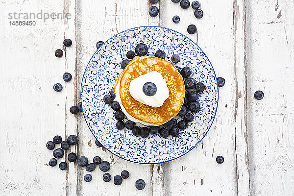 Pfannkuchen mit Blaubeeren und griechischem Joghurt  mit Mandelmehl  ketogene Diät