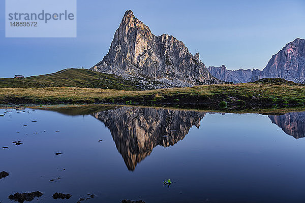 Italien  Venetien  Dolomiten  Giau-Pass  Gusela bei Sonnenaufgang