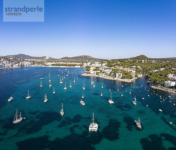 Mallorca  Santa Ponca  Luftaufnahme der Bucht mit Segelbooten