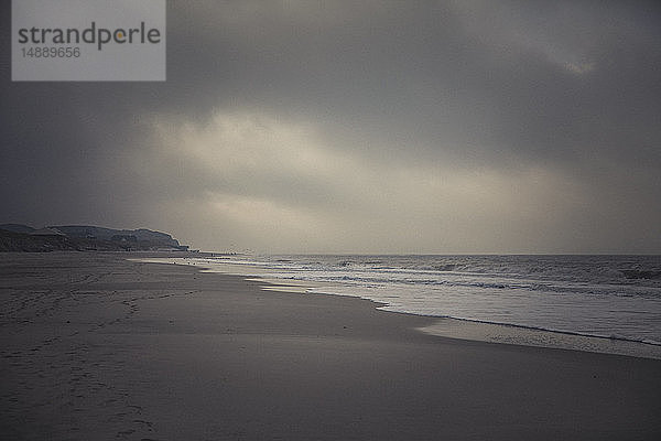 Deutschland  Sylt  Kampen  Rotes Kliff  einsamer Strand  Meer  Winter