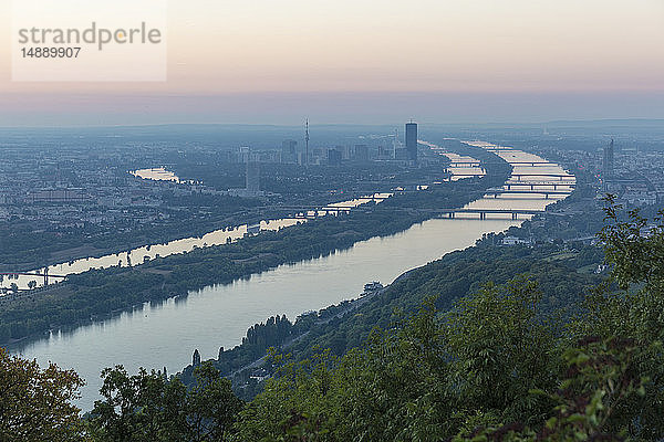 Österreich  Wien  Blick vom Kahlenberg bei Sonnenaufgang