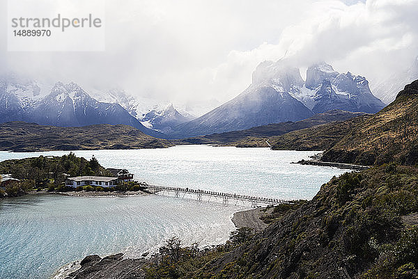 Chile  Patagonien  Fluss- und Berglandschaft des Nationalparks Torres del Paine
