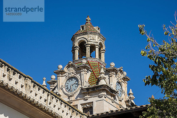 Spanien  Balearen  Mallorca  Alcudia  Rathaus  Uhr