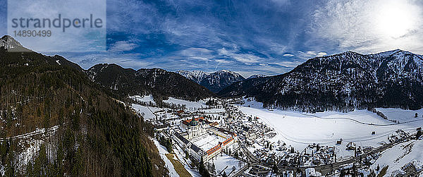 Deutschland  Bayern  Garmisch Partenkichen  Oberammergau  Ettal  Benediktinerabtei  Kloster Ettal im Winter