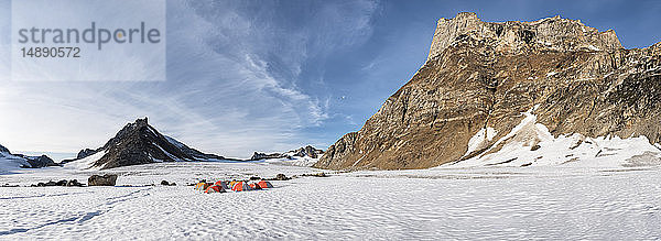 Grönland  Sermersooq  Kulusuk  Schweizer Alpen  Zeltlager im Schnee