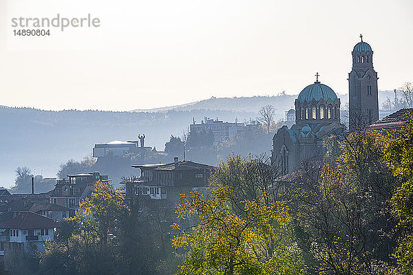 Veliko Tarnovo bei Sonnenaufgang  Bulgarien