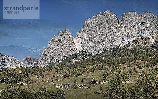 Berg in den Dolomiten  Südtirol  Italien