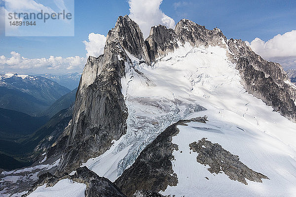 Schnee auf den Purcell Mountains im Bugaboo Provincial Park  British Columbia  Kanada