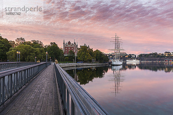 Brücke am Admiralitätshaus bei Sonnenuntergang in Stockholm  Schweden