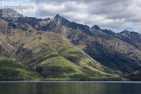 Berge am Lake Wakatipu bei Queenstown  Neuseeland