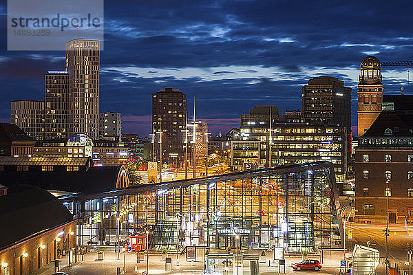 Stadtbild bei Nacht in Malmö  Schweden