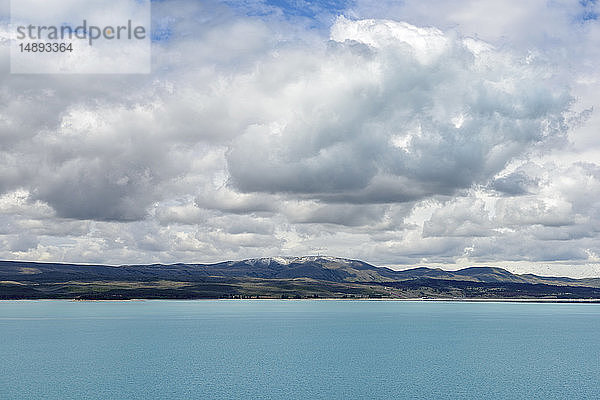 Lake Pukaki unter Wolken in Pukaki  Neuseeland