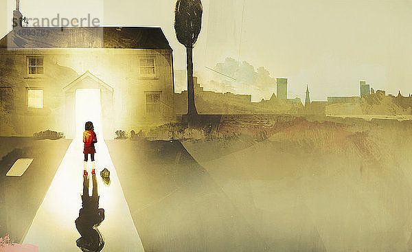 Kleines Mädchen steht allein auf dem Weg vor einem beleuchteten Haus