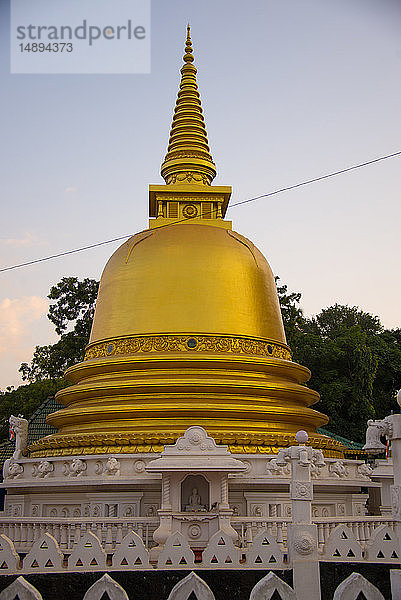 Asien  Sri Lanka  Dambulla Goldener Tempel