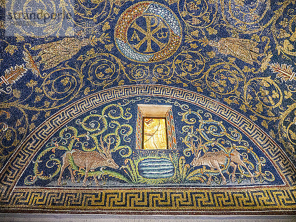 Italien  Emilia Romagna  Ravenna  die Mosaiken des Mausoleums von Galla Placidia  Mausoleum