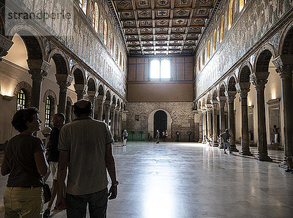 Italien  Emilia Romagna  Ravenna  Basilika Sant Apollinare Nuovo  Innenansicht