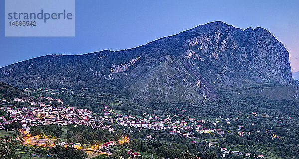 Italien  Kampanien  Cilento-Nationalpark  San Giovanni a Piro  Monte Bulgheria (1225 m)