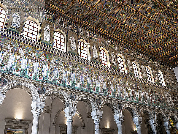 Italien  Emilia Romagna  Ravenna  Basilika Sant Apollinare Nuovo  Innenansicht