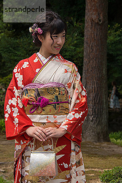 Asien  Japan  Kanazawa Ishikawa  Kenrokuen Garten  Frauenporträt