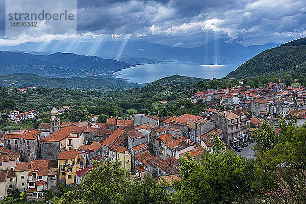 Italien  Kampanien  Cilento-Nationalpark  San Giovanni a Piro und Golf von Policatsro