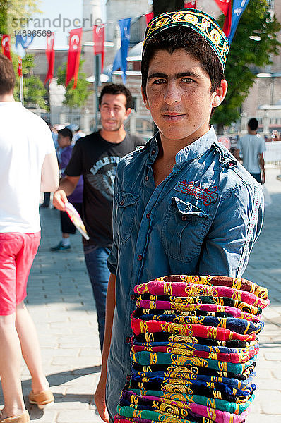 Asien  Türkei  Istanbul  typischer Hutverkäufer