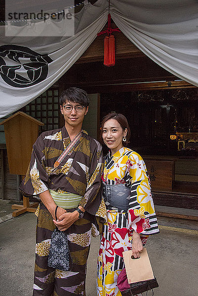 Asien  Japan  Kanazawa Ishikawa  junges Paar