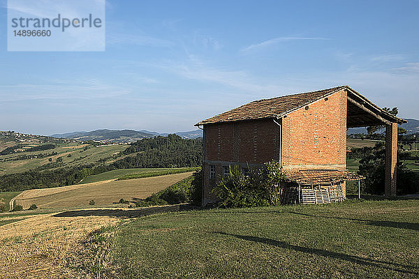 Italien  Lombardei  Oltrepo Pavese  Torre degli Alberi  auf dem Land