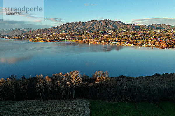 Italien  Lombardei  Varese-See  Voralpen  voralpine Landschaft