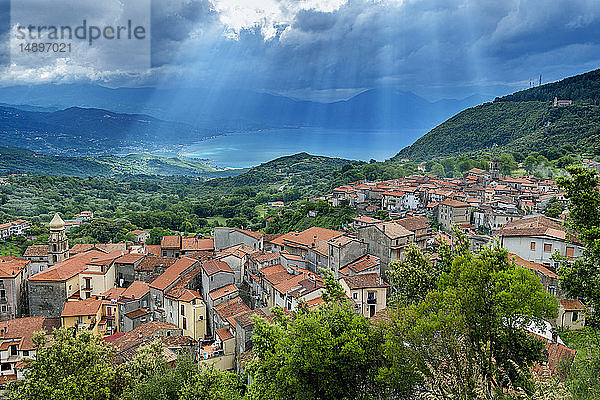 Italien  Kampanien  Cilento-Nationalpark  San Giovanni a Piro und Golf von Policatsro