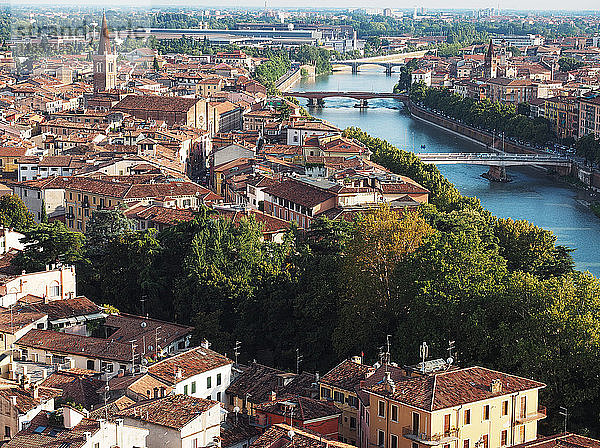 Blick auf Verona vom Castel San Pietro  Verona  Italien   Europa   Venetien