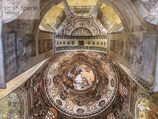 Italien  Emilia Romagna  Ravenna  Innenraum der Basilika von San Vitale