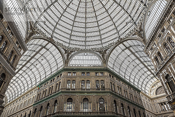 Decke der Galleria Umberto l  einer öffentlichen Einkaufsgalerie  entworfen von Emanuele Rocco; Neapel  Italien