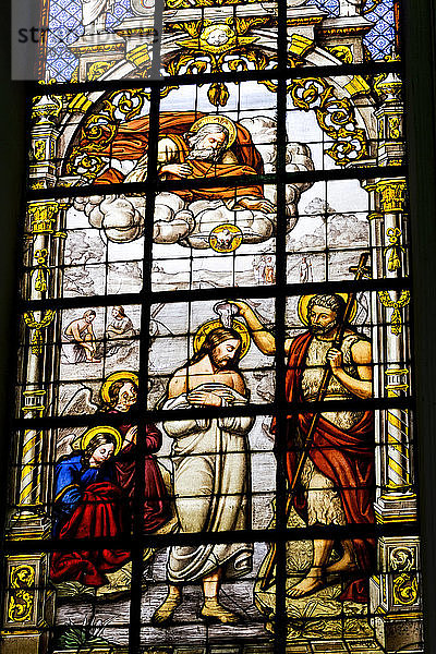 Kirchenfenster mit der Taufe Christi; Brüssel  Belgien